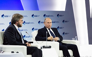Фотогалерея: Пленарная сессия XV Ежегодного заседания с участием Владимира Путина